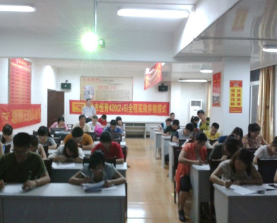 華農(nóng)恒青工廠安全培訓正在進行中